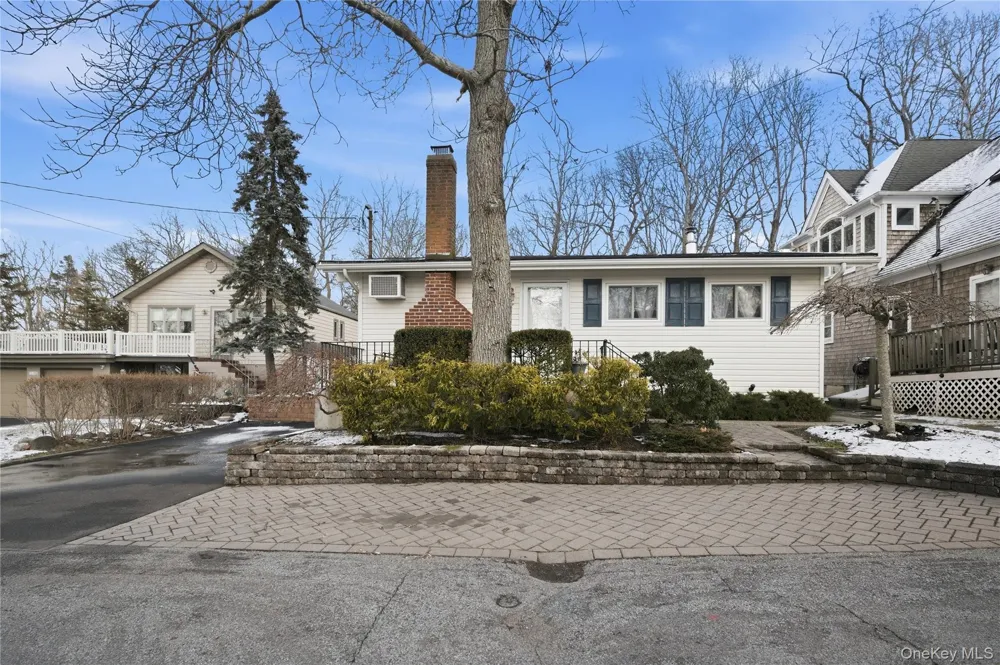 36 Oak Lane Wading River, NY 11792