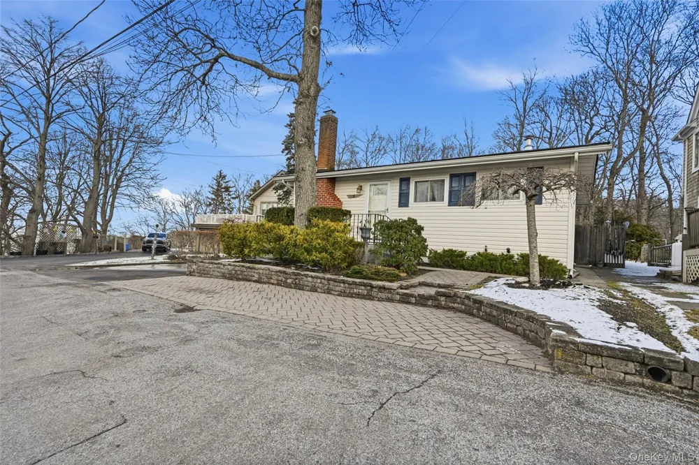 36 Oak Lane Wading River, NY 11792