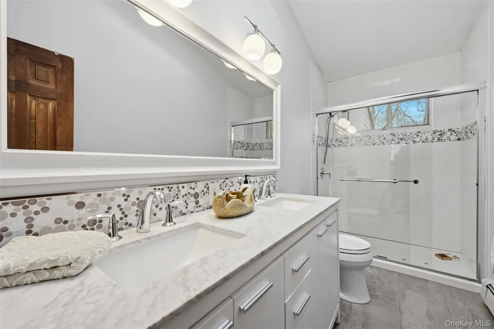 36 Oak Lane Wading River, NY 11792
