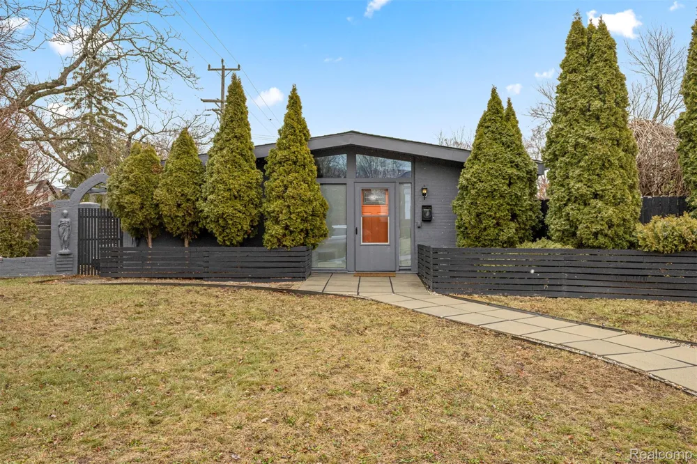 29890 Everett Street