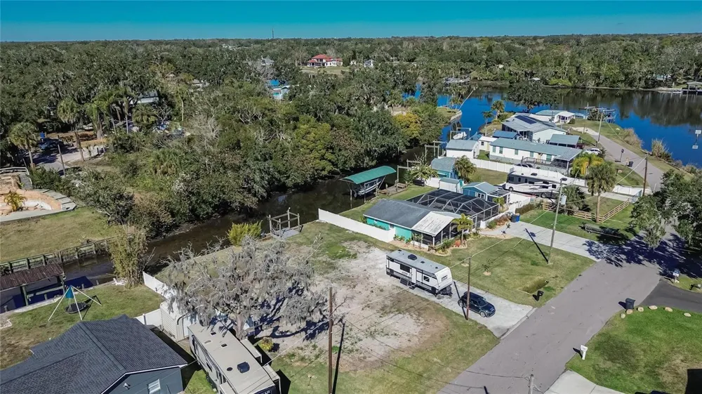 8615 PARKWAY CIRCLE Riverview, FL 33569