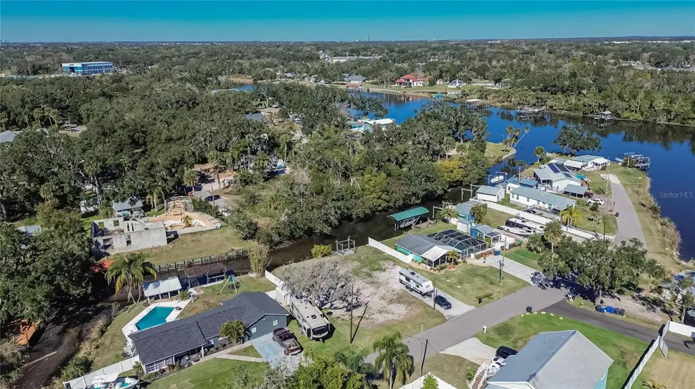 8615 PARKWAY CIRCLE Riverview, FL 33569