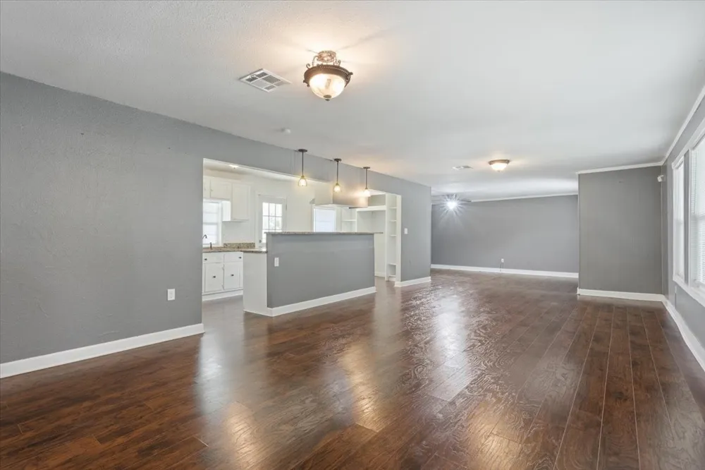 102 E Southland Avenue Marlin, TX 76661