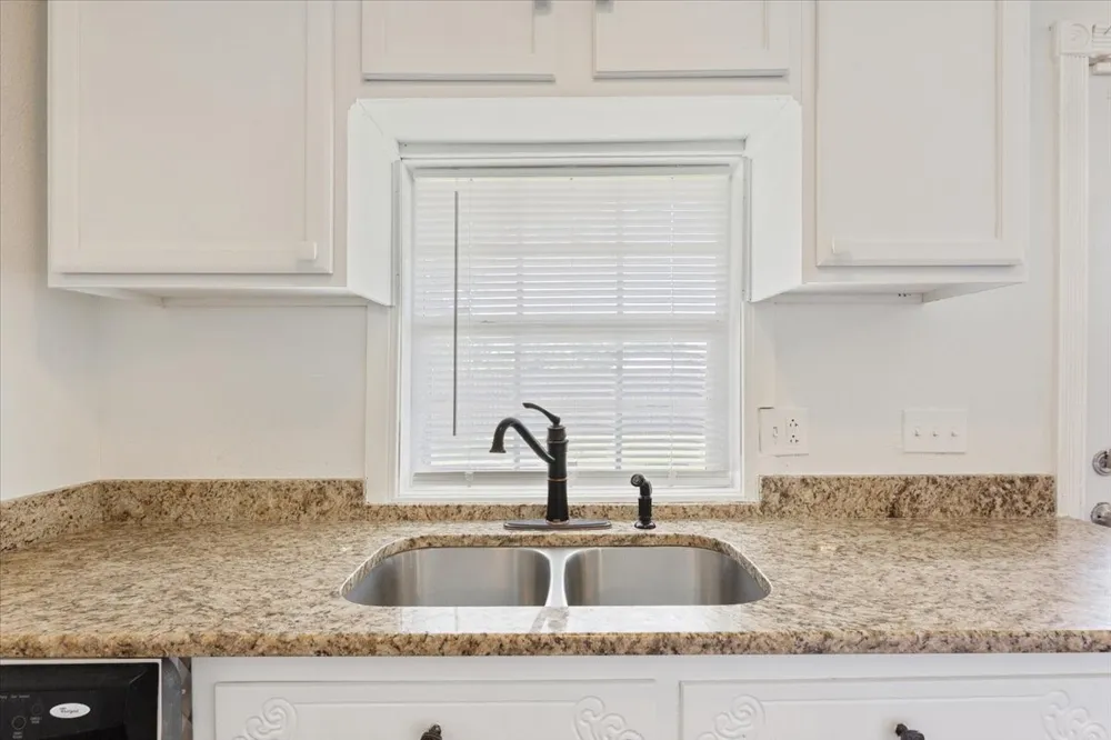 102 E Southland Avenue Marlin, TX 76661