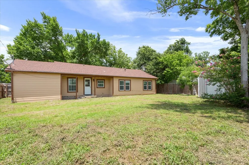 102 E Southland Avenue Marlin, TX 76661