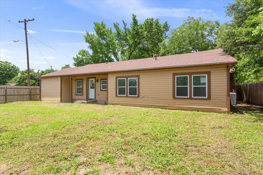 102 E Southland Avenue Marlin, TX 76661