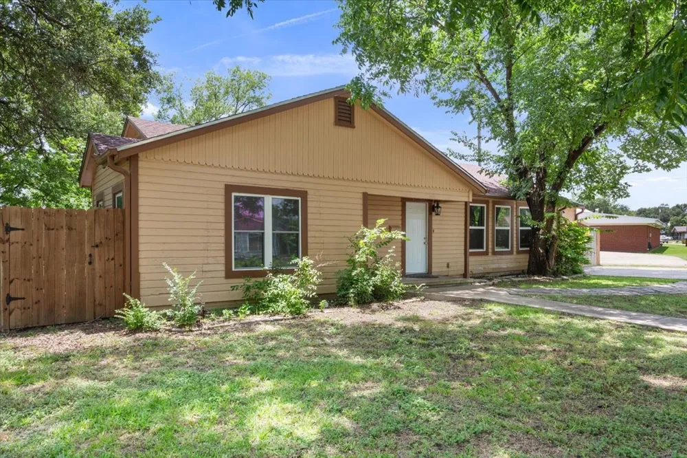 102 E Southland Avenue Marlin, TX 76661