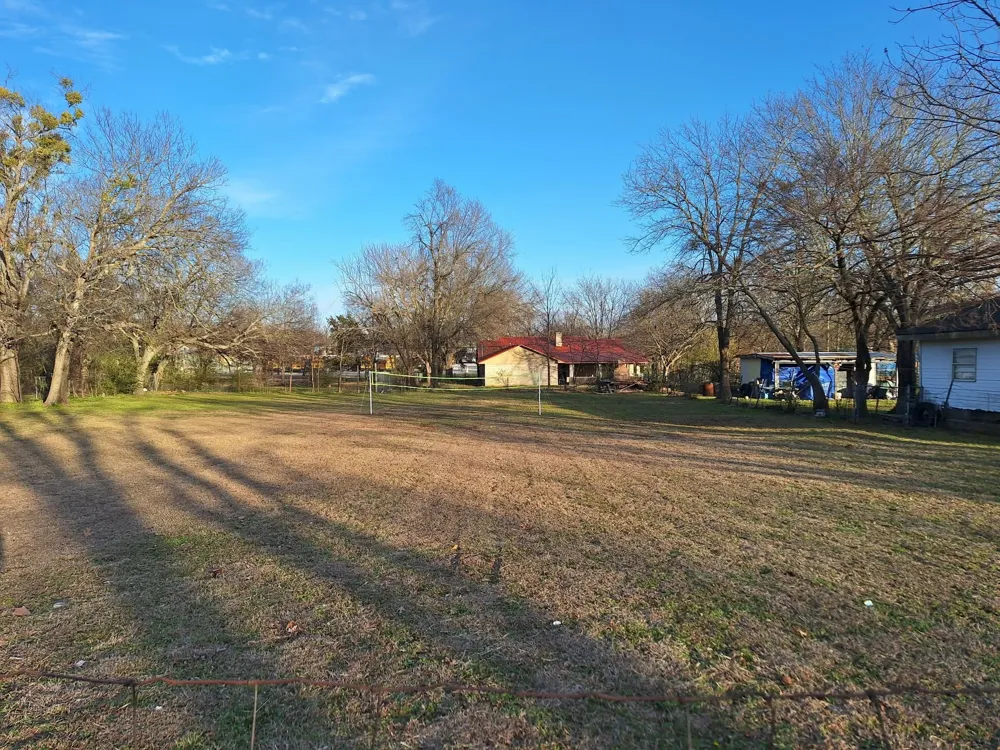 509 S San Antonio Street Wolfe City, TX 75496