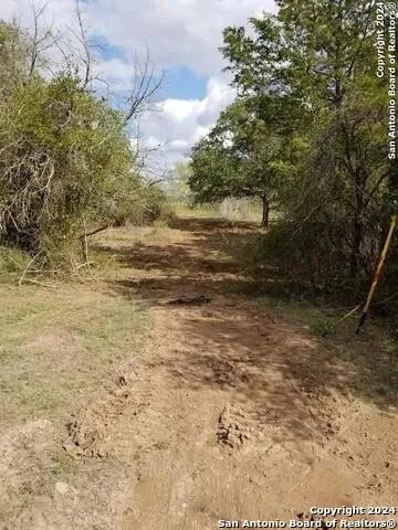 000 CR 401 Waelder, TX 78959