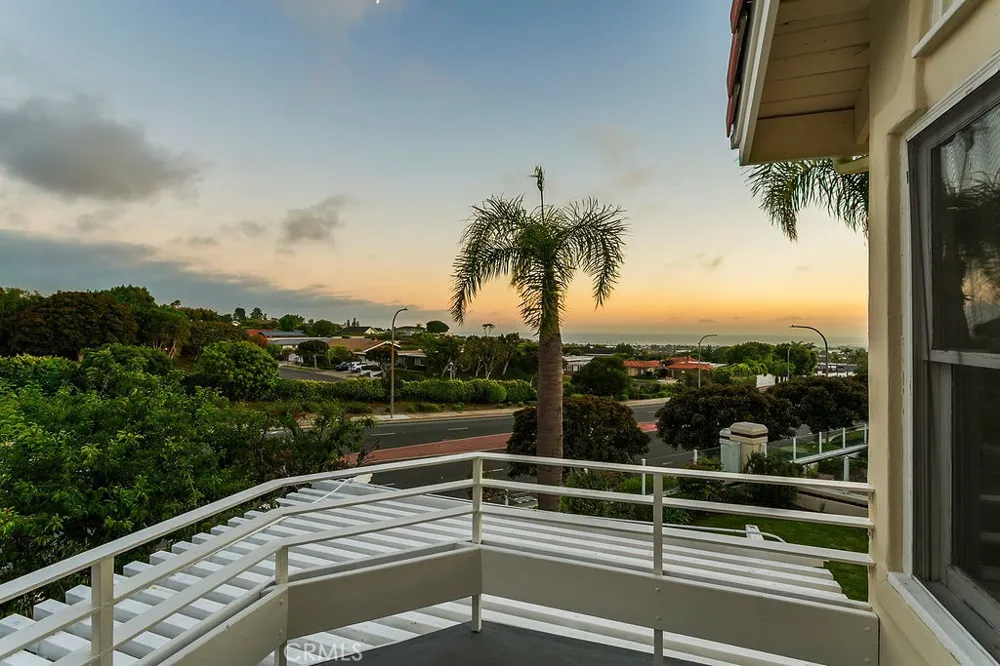 19 Harbor Pointe Corona del Mar, CA 92625