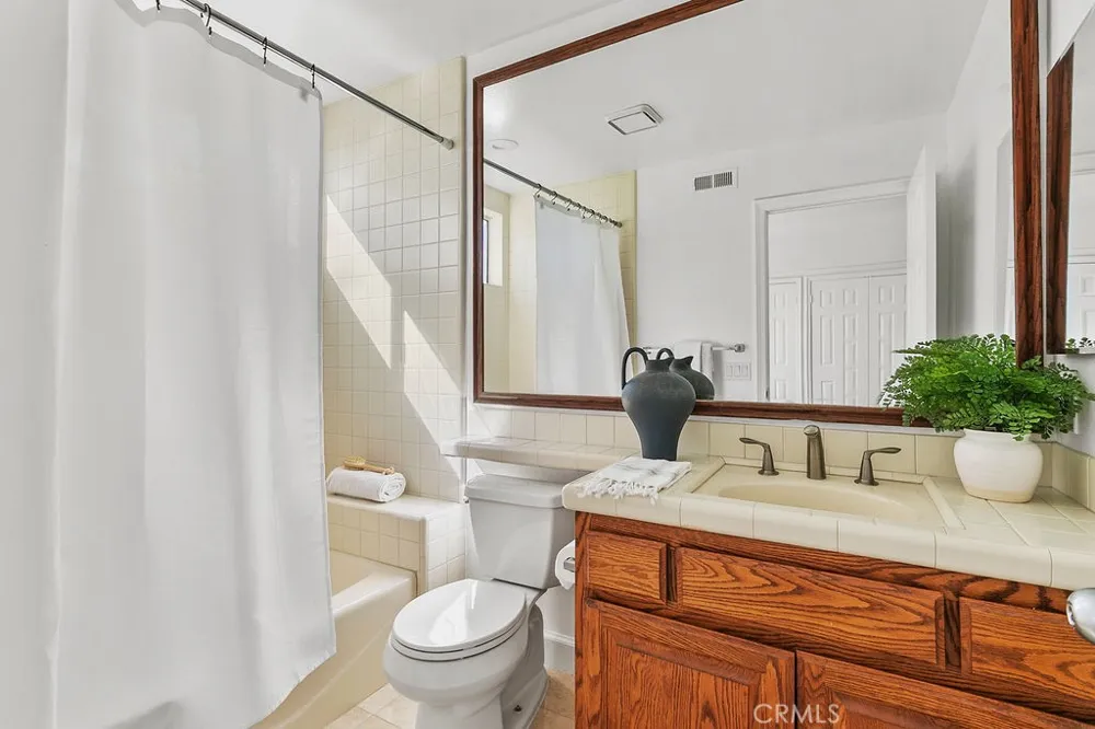19 Harbor Pointe Corona del Mar, CA 92625