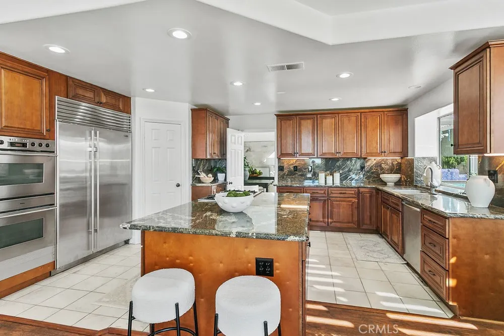 19 Harbor Pointe Corona del Mar, CA 92625