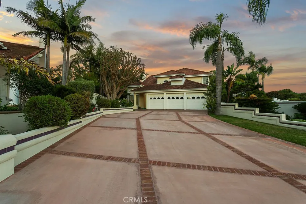 19 Harbor Pointe Corona del Mar, CA 92625