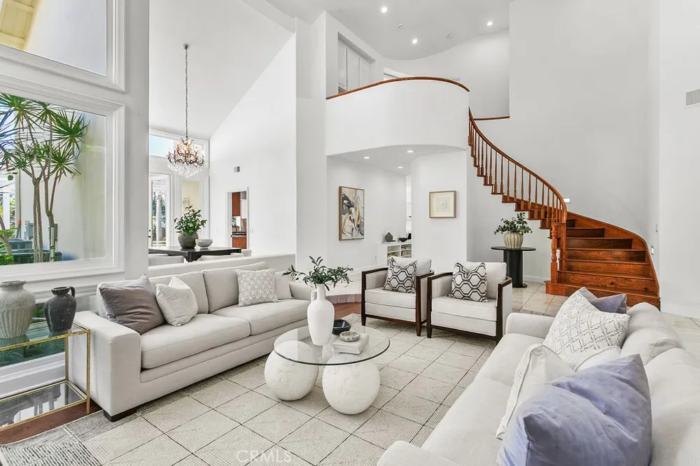 19 Harbor Pointe Corona del Mar, CA 92625