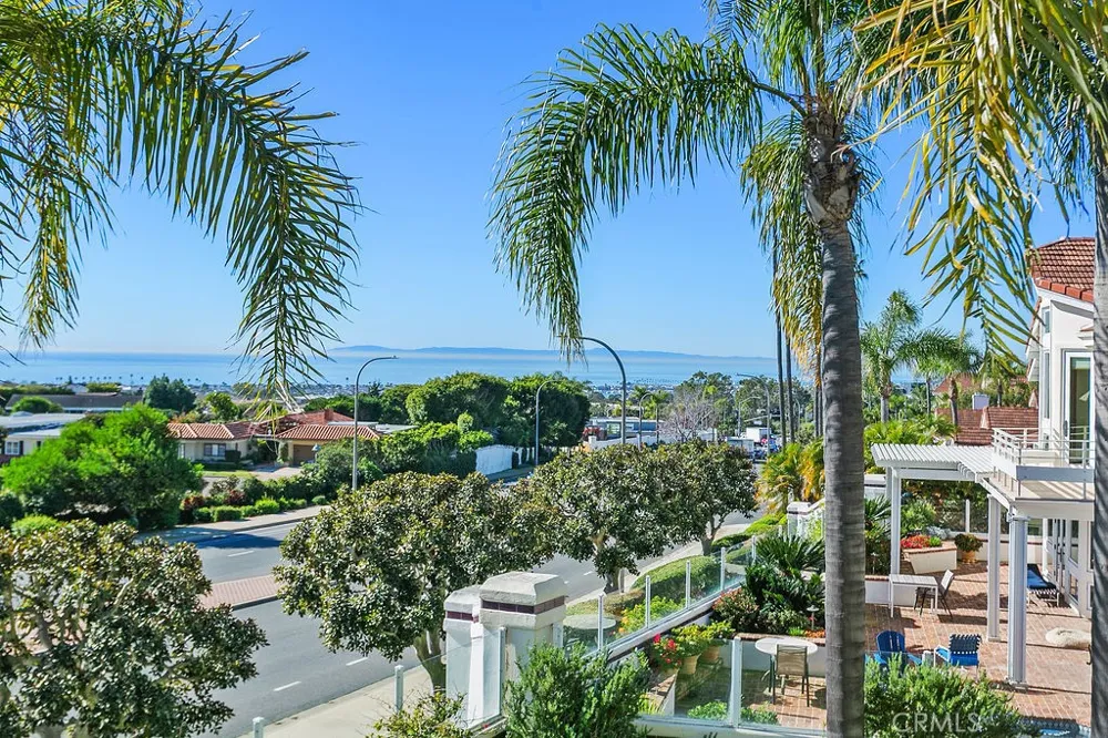 19 Harbor Pointe Corona del Mar, CA 92625