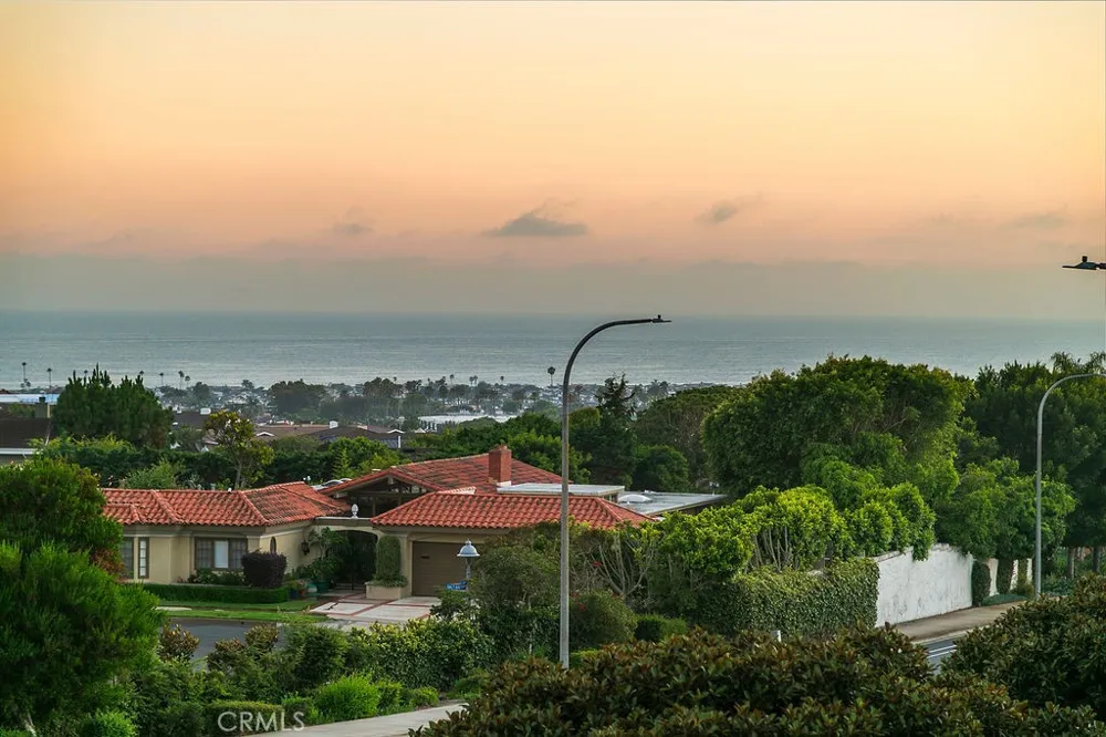 19 Harbor Pointe Corona del Mar, CA 92625