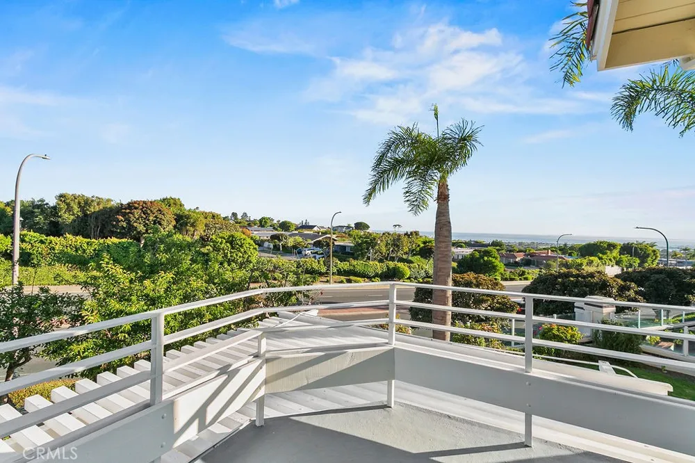 19 Harbor Pointe Corona del Mar, CA 92625