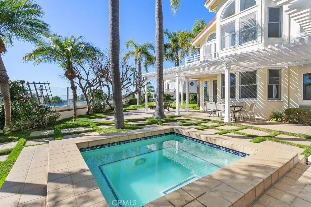 19 Harbor Pointe Corona del Mar, CA 92625
