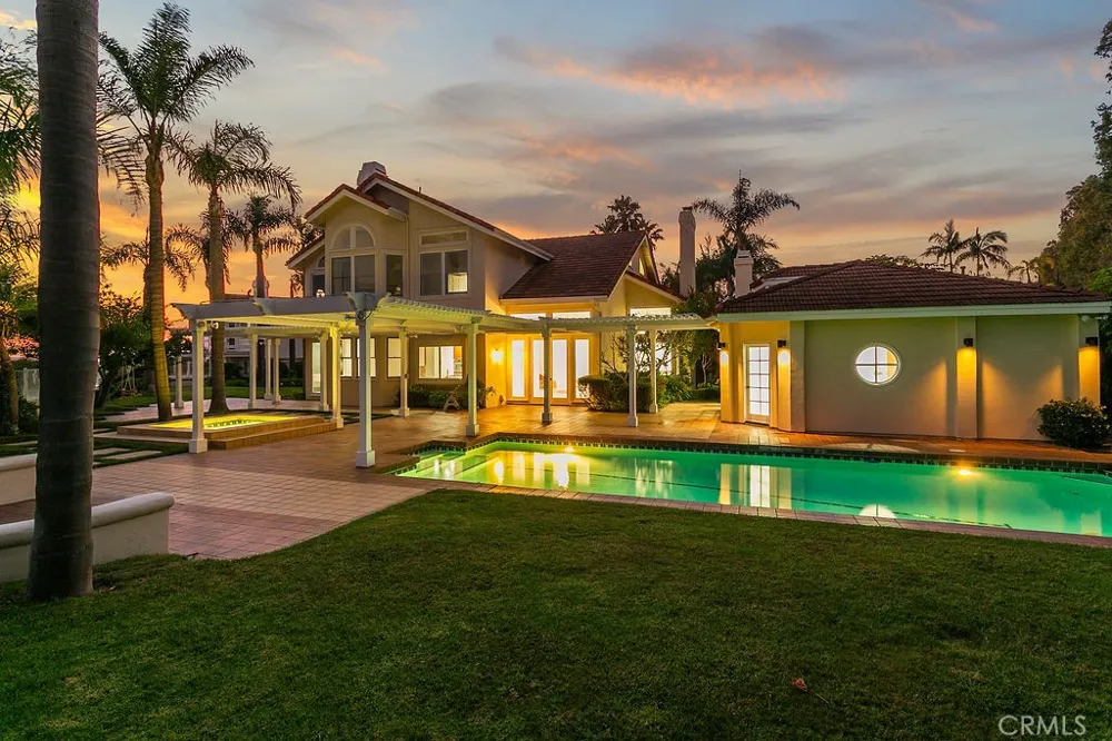 19 Harbor Pointe Corona del Mar, CA 92625