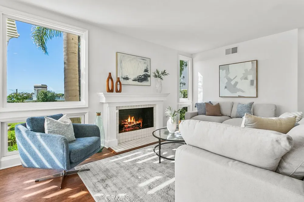 19 Harbor Pointe Corona del Mar, CA 92625