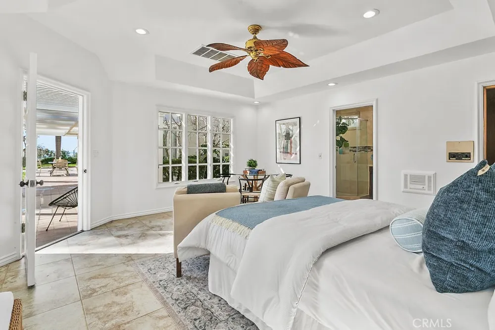 19 Harbor Pointe Corona del Mar, CA 92625