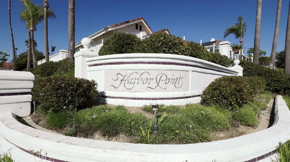 19 Harbor Pointe Corona del Mar, CA 92625