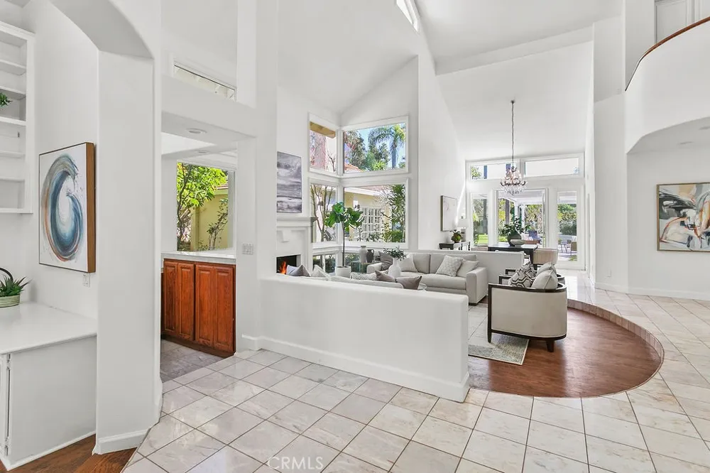 19 Harbor Pointe Corona del Mar, CA 92625