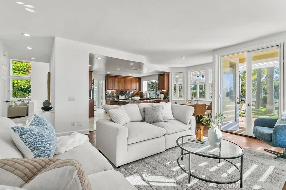 19 Harbor Pointe Corona del Mar, CA 92625