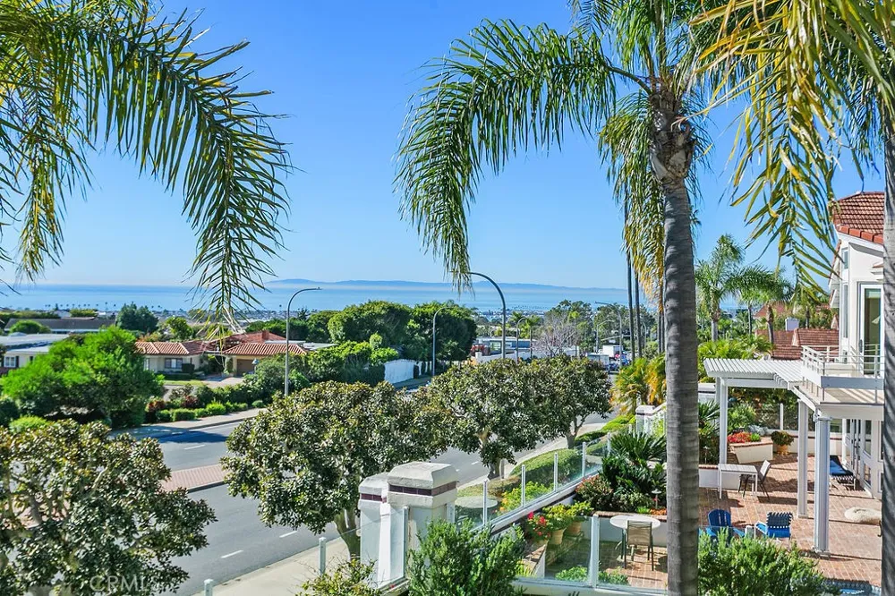 19 Harbor Pointe Corona del Mar, CA 92625