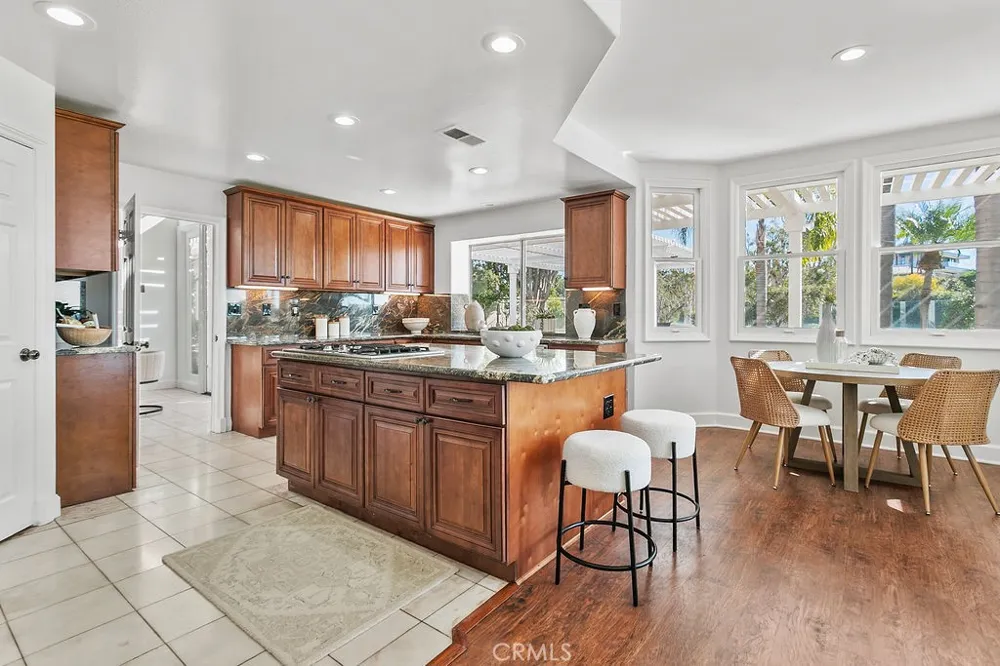 19 Harbor Pointe Corona del Mar, CA 92625