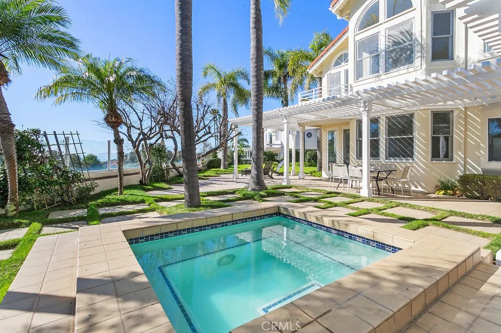 19 Harbor Pointe Corona del Mar, CA 92625