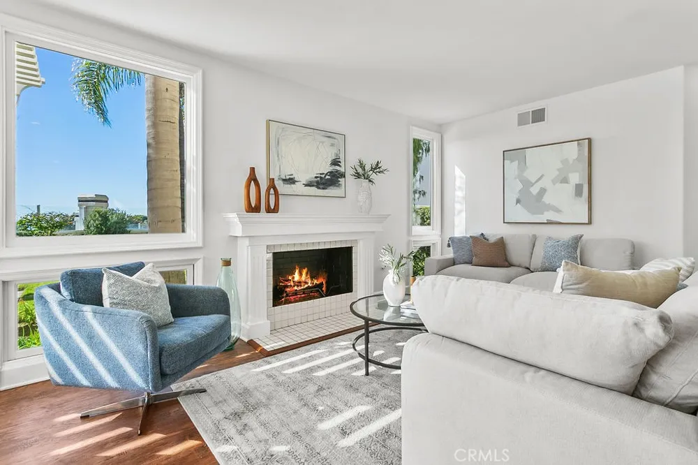 19 Harbor Pointe Corona del Mar, CA 92625