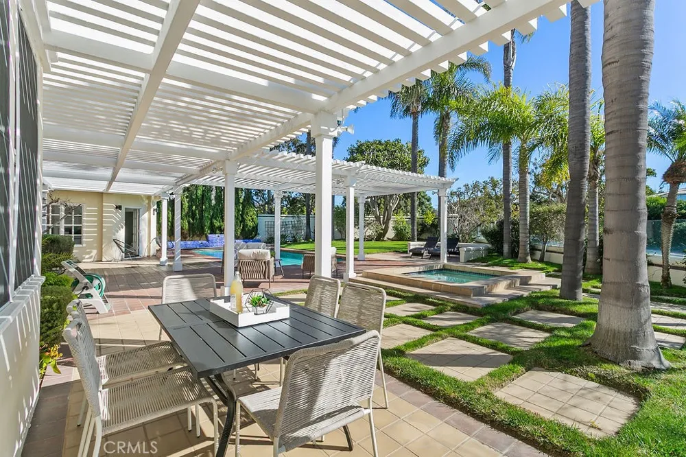 19 Harbor Pointe Corona del Mar, CA 92625