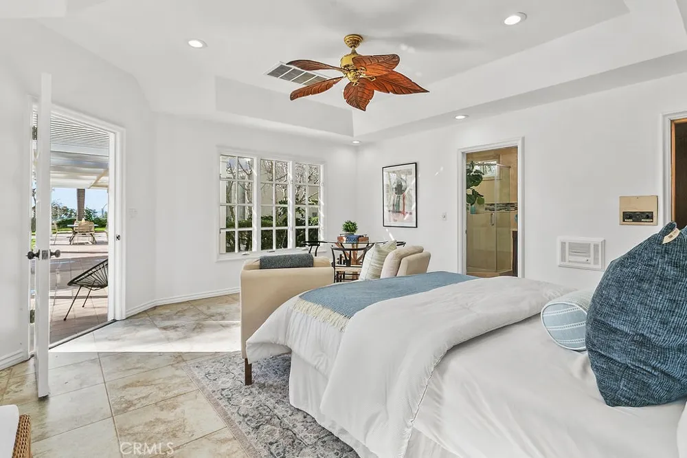 19 Harbor Pointe Corona del Mar, CA 92625