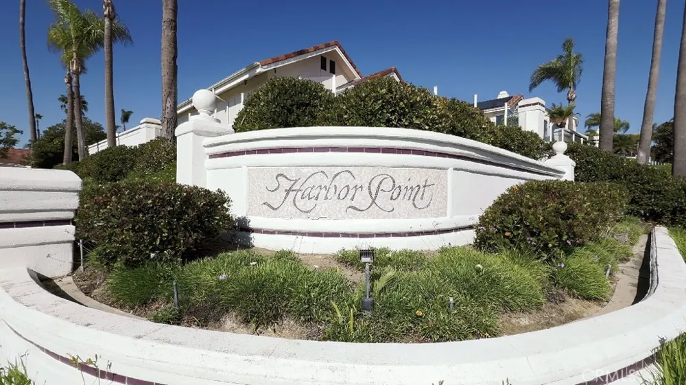 19 Harbor Pointe Corona del Mar, CA 92625