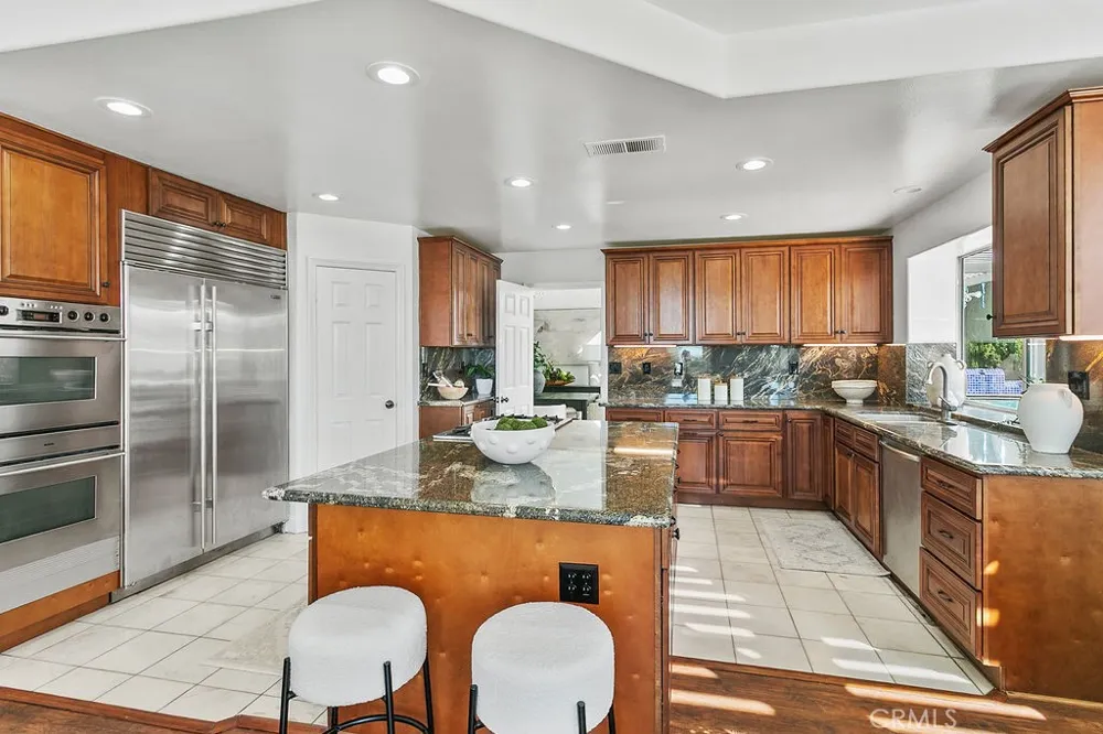 19 Harbor Pointe Corona del Mar, CA 92625