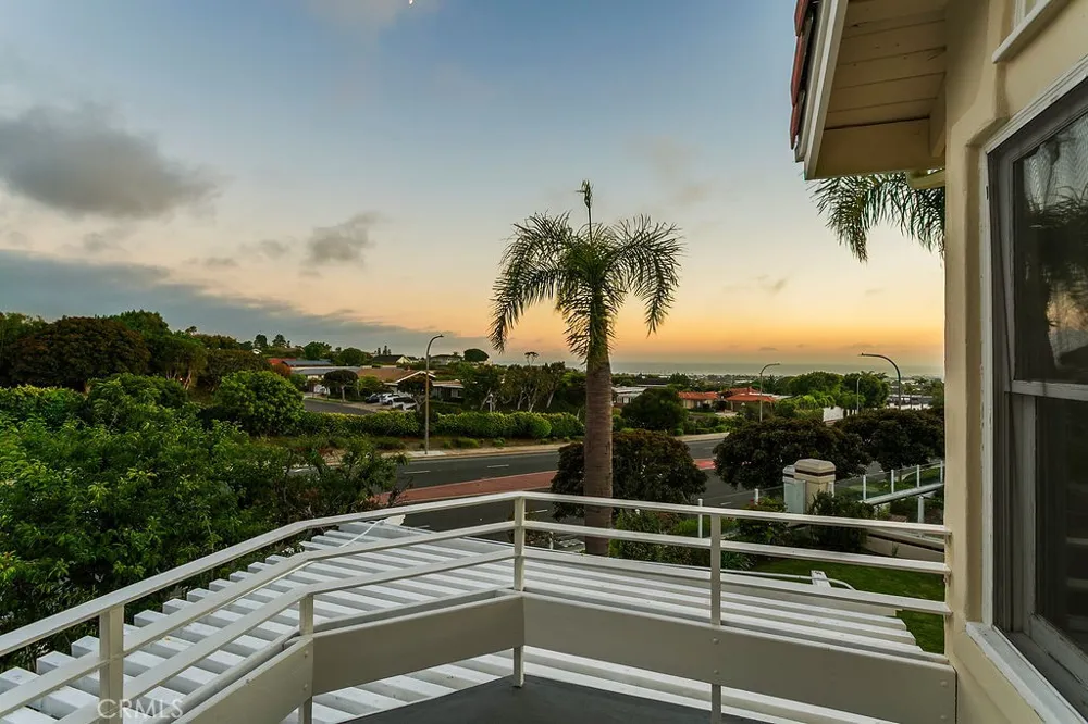 19 Harbor Pointe Corona del Mar, CA 92625
