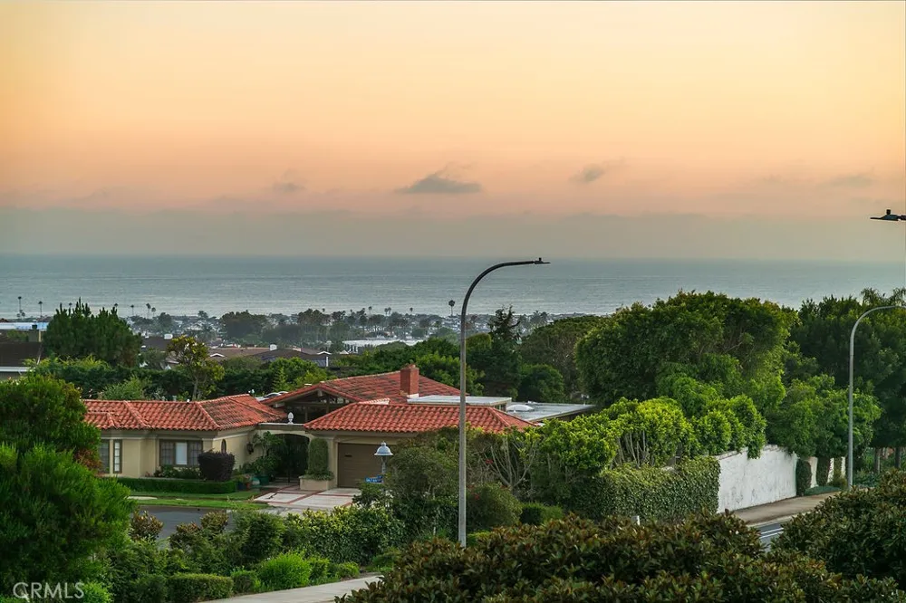 19 Harbor Pointe Corona del Mar, CA 92625