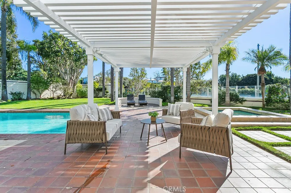 19 Harbor Pointe Corona del Mar, CA 92625