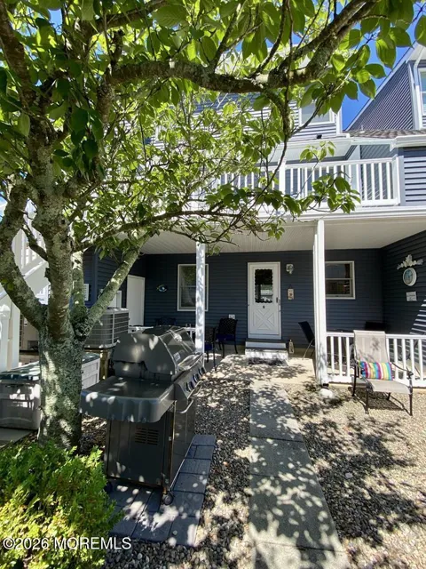 10 SE Central Avenue #6