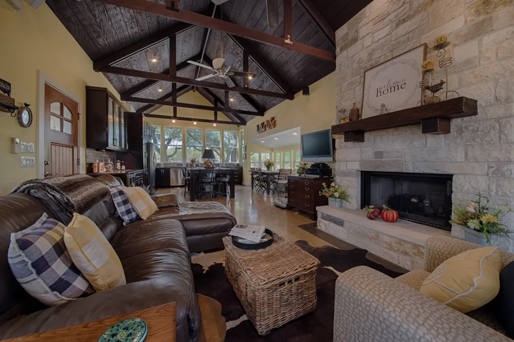 348 Chimney Cove Drive Marble Falls, TX 78654