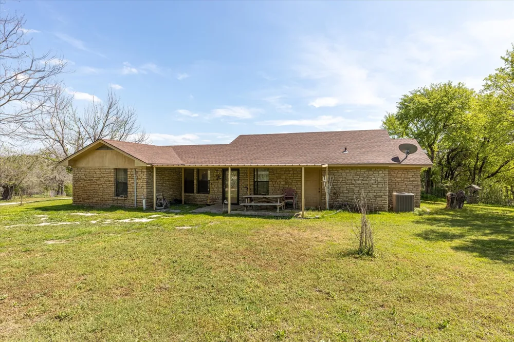 9885 County Road 270 Hico, TX 76457
