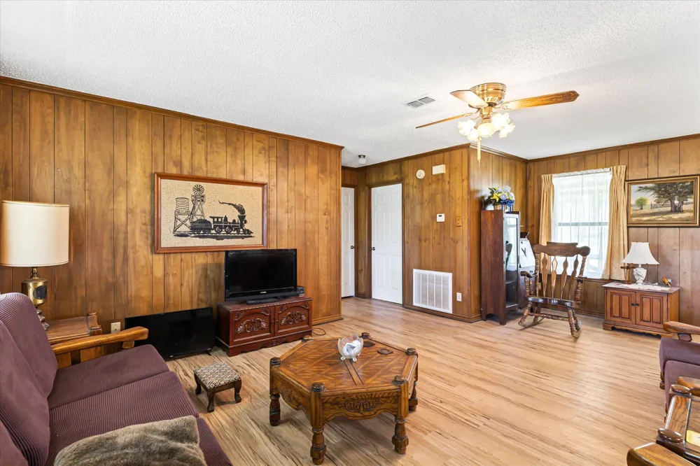 9885 County Road 270 Hico, TX 76457