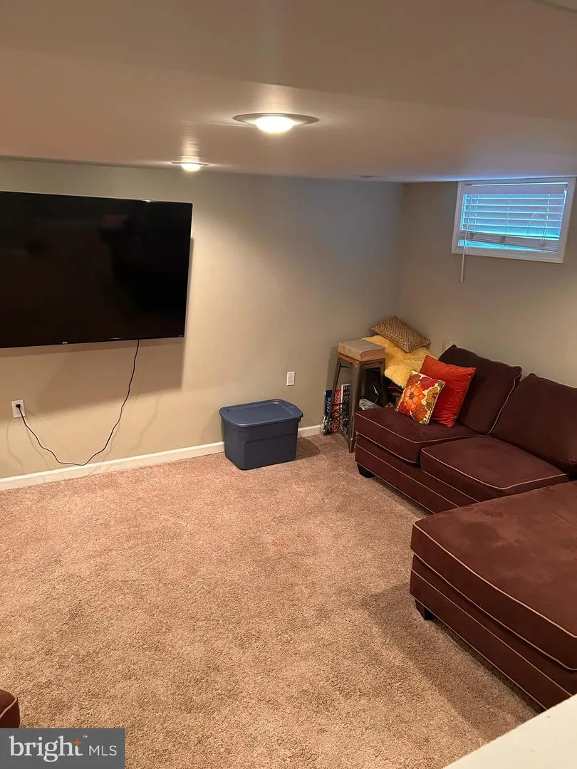 777 BENNINGTON ROAD Folcroft, PA 19032