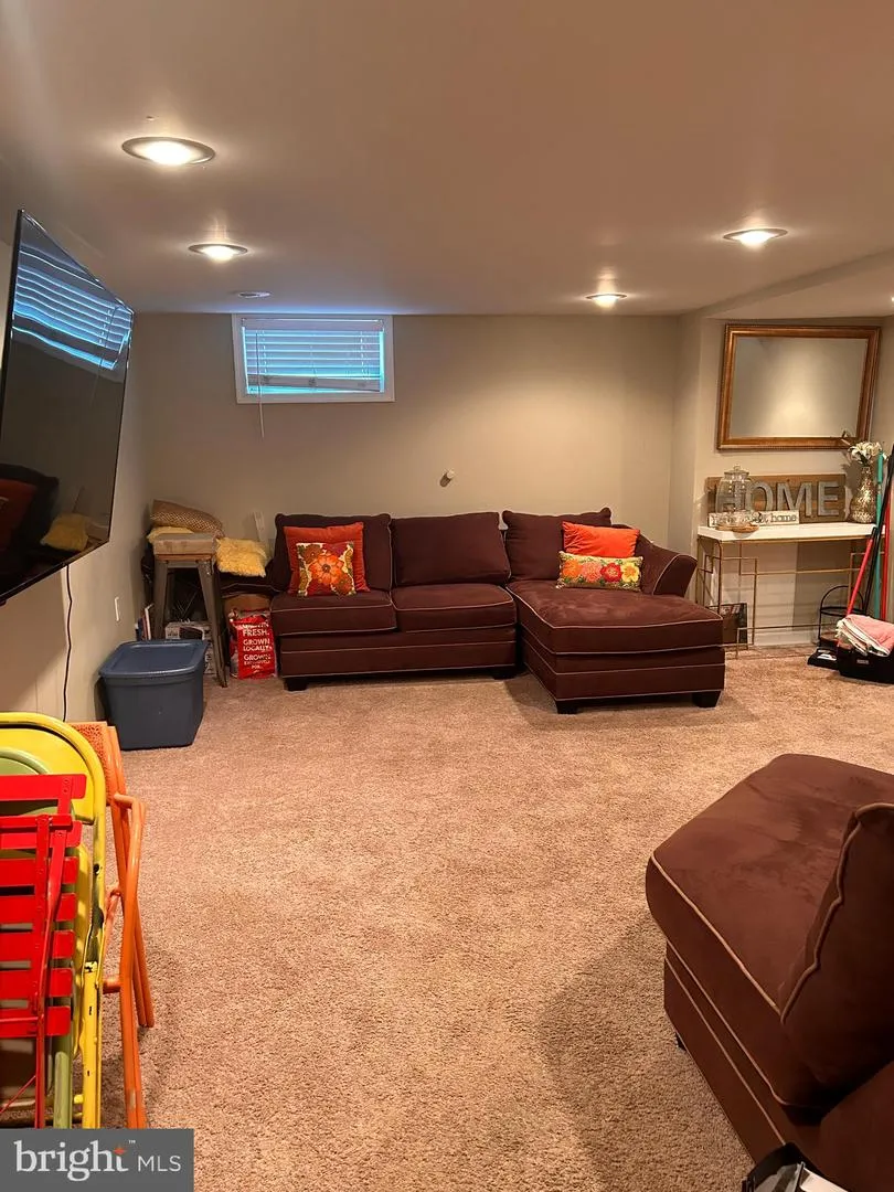 777 BENNINGTON ROAD Folcroft, PA 19032
