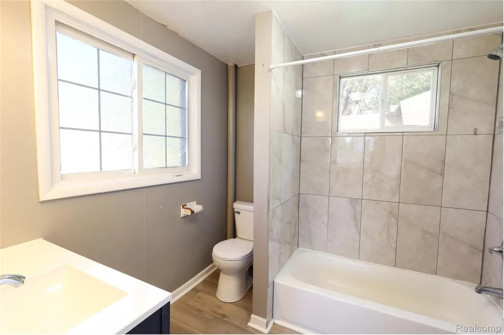 3319 Lakeview Street Frenchtown Township, MI 48162