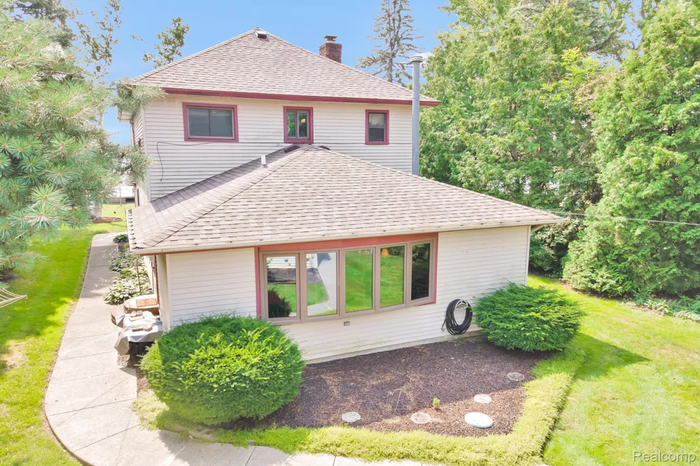 429 Edgewater Algonac City, MI 48001