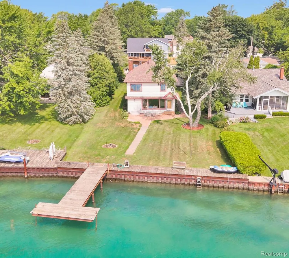 429 Edgewater Algonac City, MI 48001