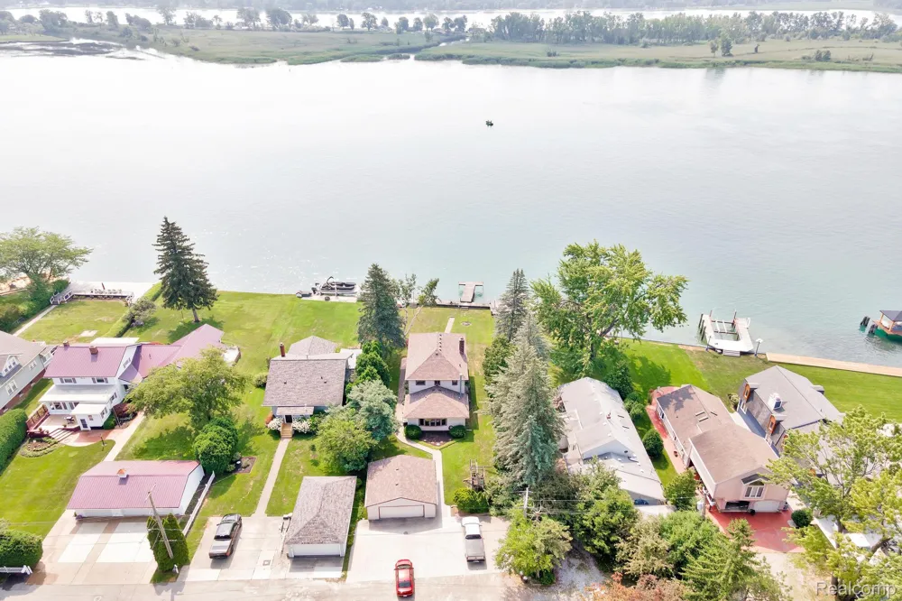 429 Edgewater Algonac City, MI 48001