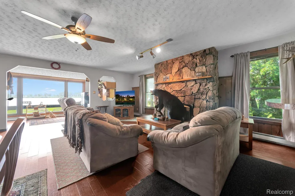 429 Edgewater Algonac City, MI 48001